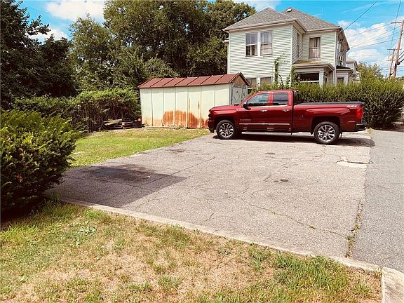 5th image of 610 Manton Ave