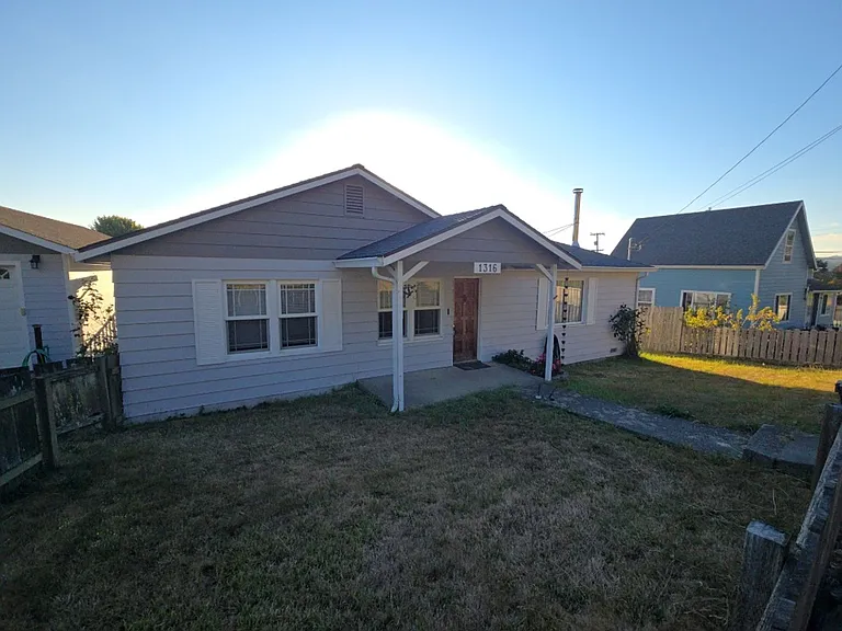 1316 Rohnerville Rd — Photo 4