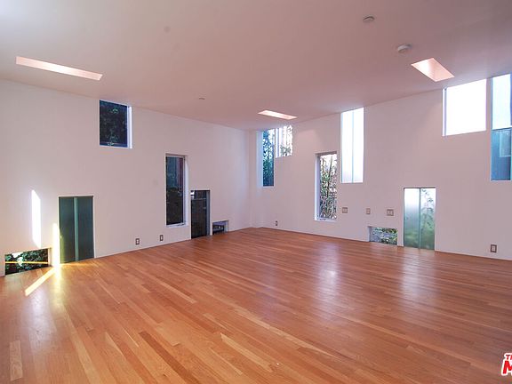 2nd image of 116 Pacific Ave