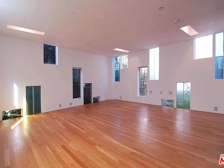 116 Pacific Ave — Photo 2