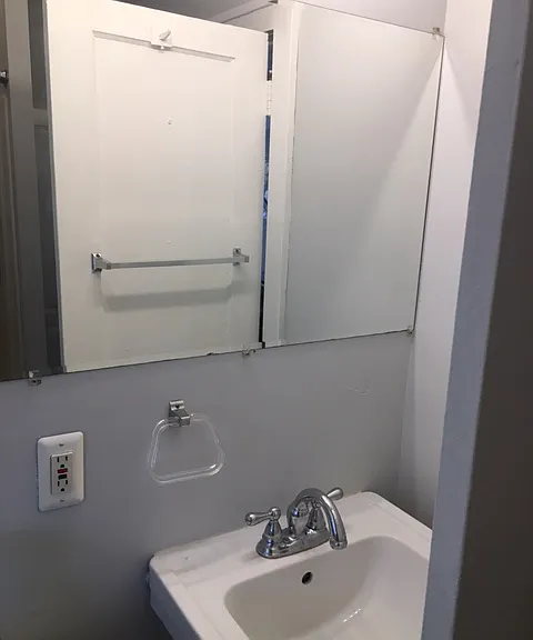 218 John St NE #1R — Photo 8