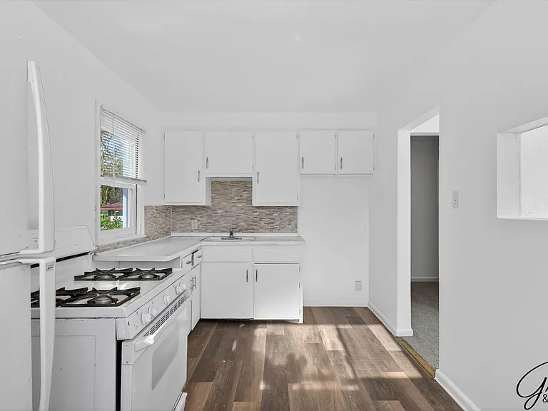 20259 Oakfield St — Photo 8
