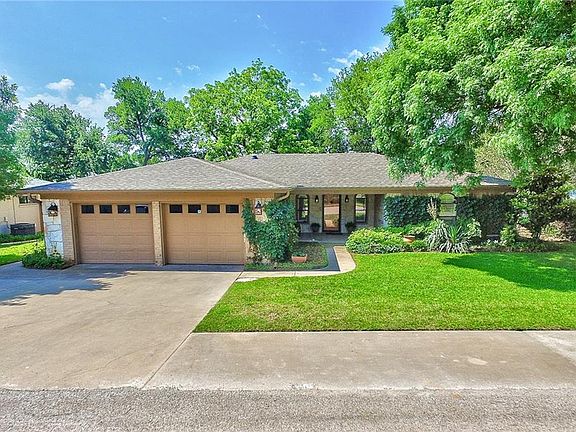 2nd image of 419 Granada Calle Ct