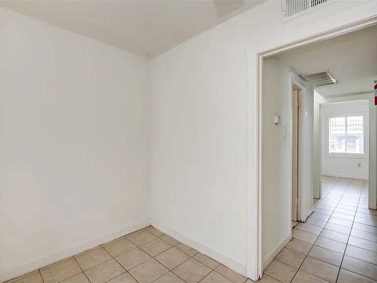 1828 W Main St #1 — Photo 10