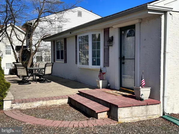 521 Lindenhurst St, Philadelphia, PA 19116