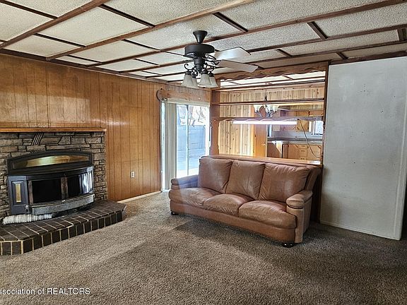 5th image of 104 Hemlock Cir