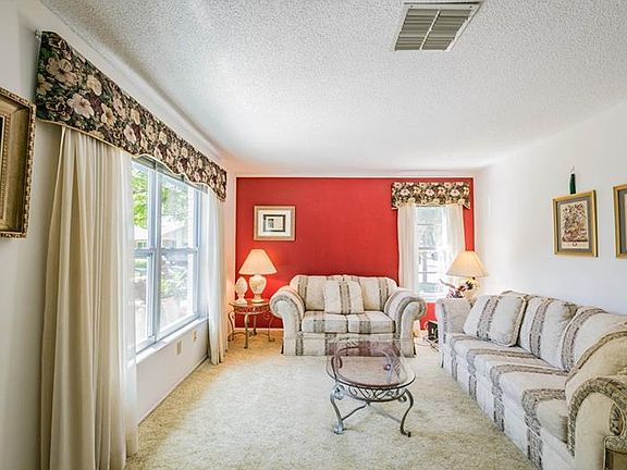 4th image of 1550 Glengarry Dr