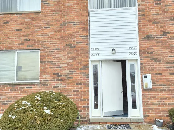 29368 Hoover Rd, Warren, MI 48093