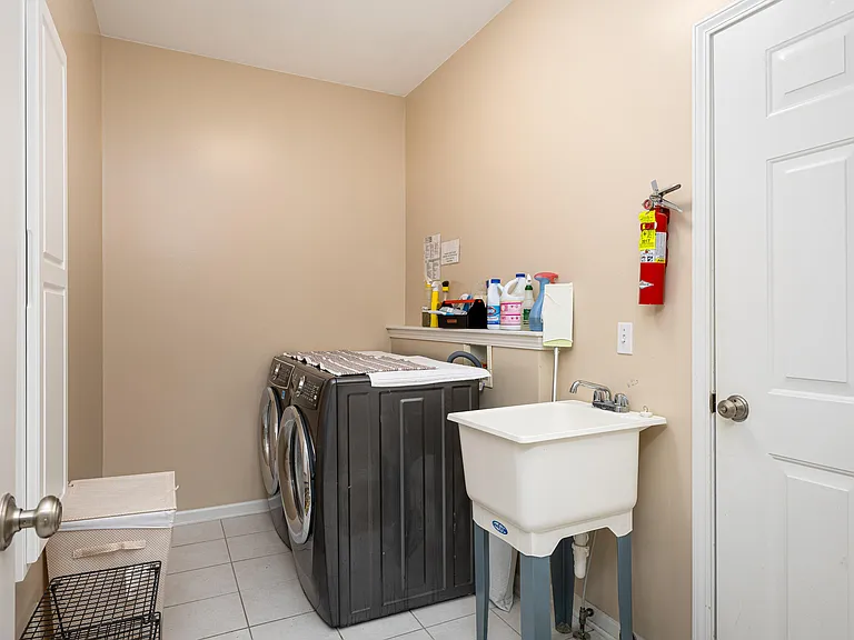 2906 N Knightsbridge Cir — Photo 24