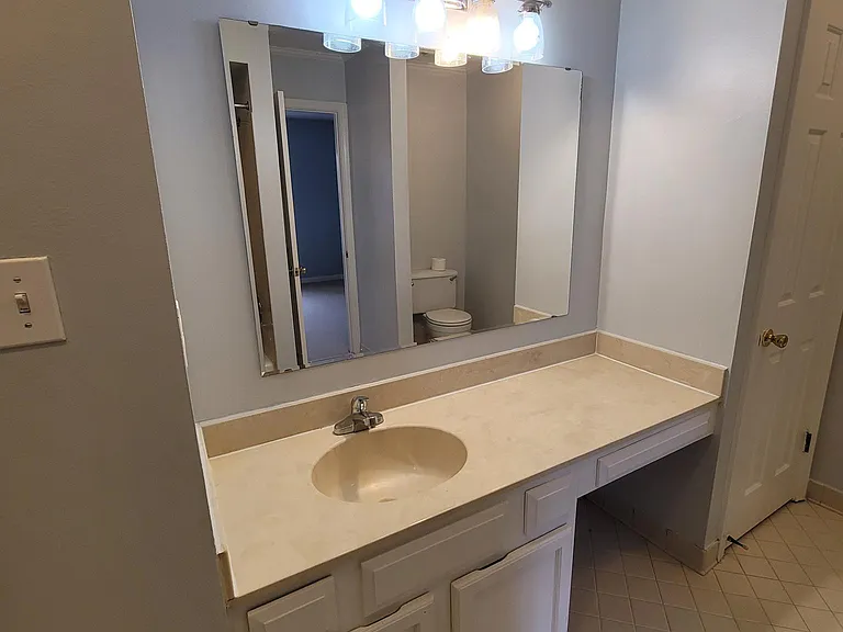 2270 Tunis Cv — Photo 15