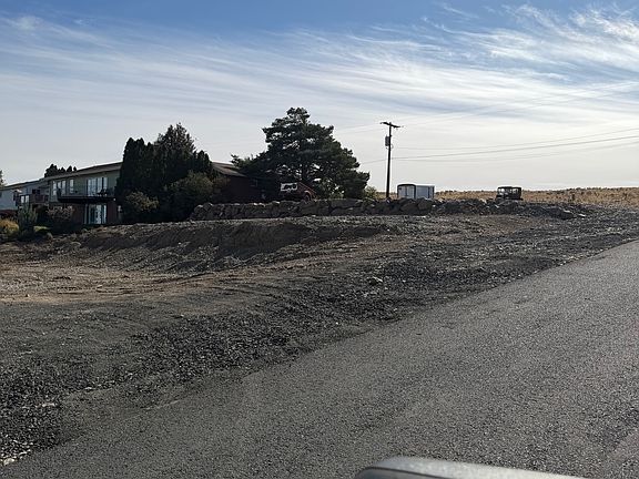 3rd image of 504 W 8th Ave