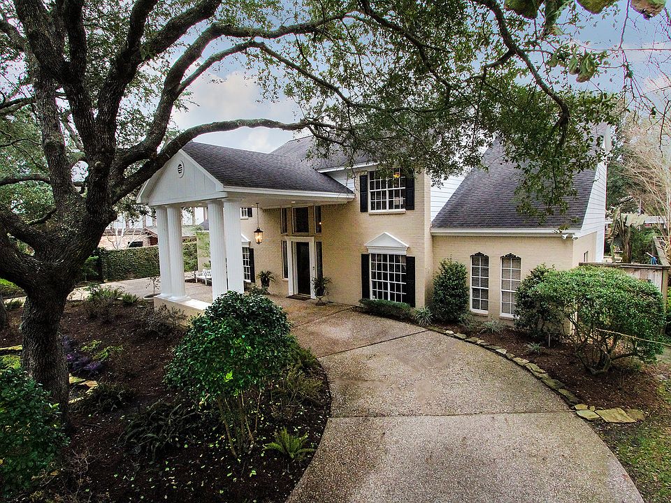2nd image of 1311 Emerald Green Ln