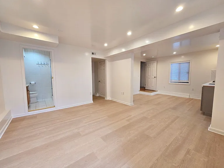 494 Madrid St — Photo 1