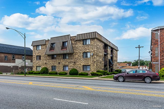 1st image of 5710 S Archer Ave APT 1B