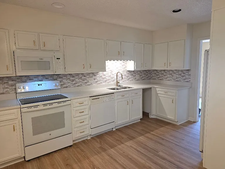 5352 Larch Ct — Photo 3