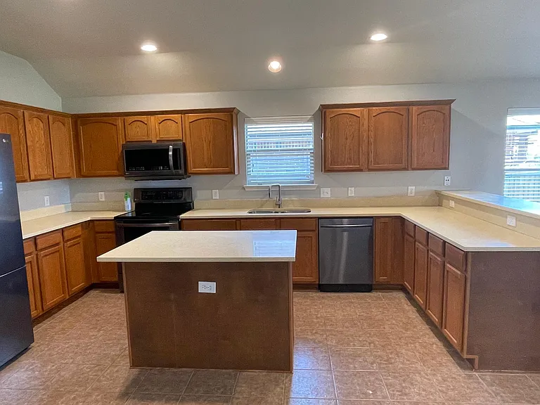 800 Golden Bear Ln — Photo 10