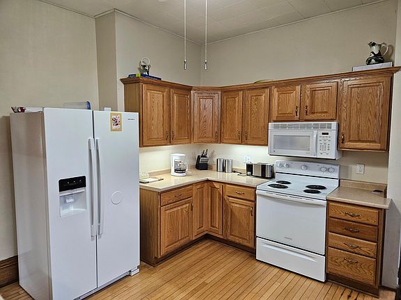 5th image of 316 Dahl St