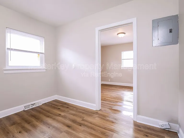208 E Geer St #B — Photo 8