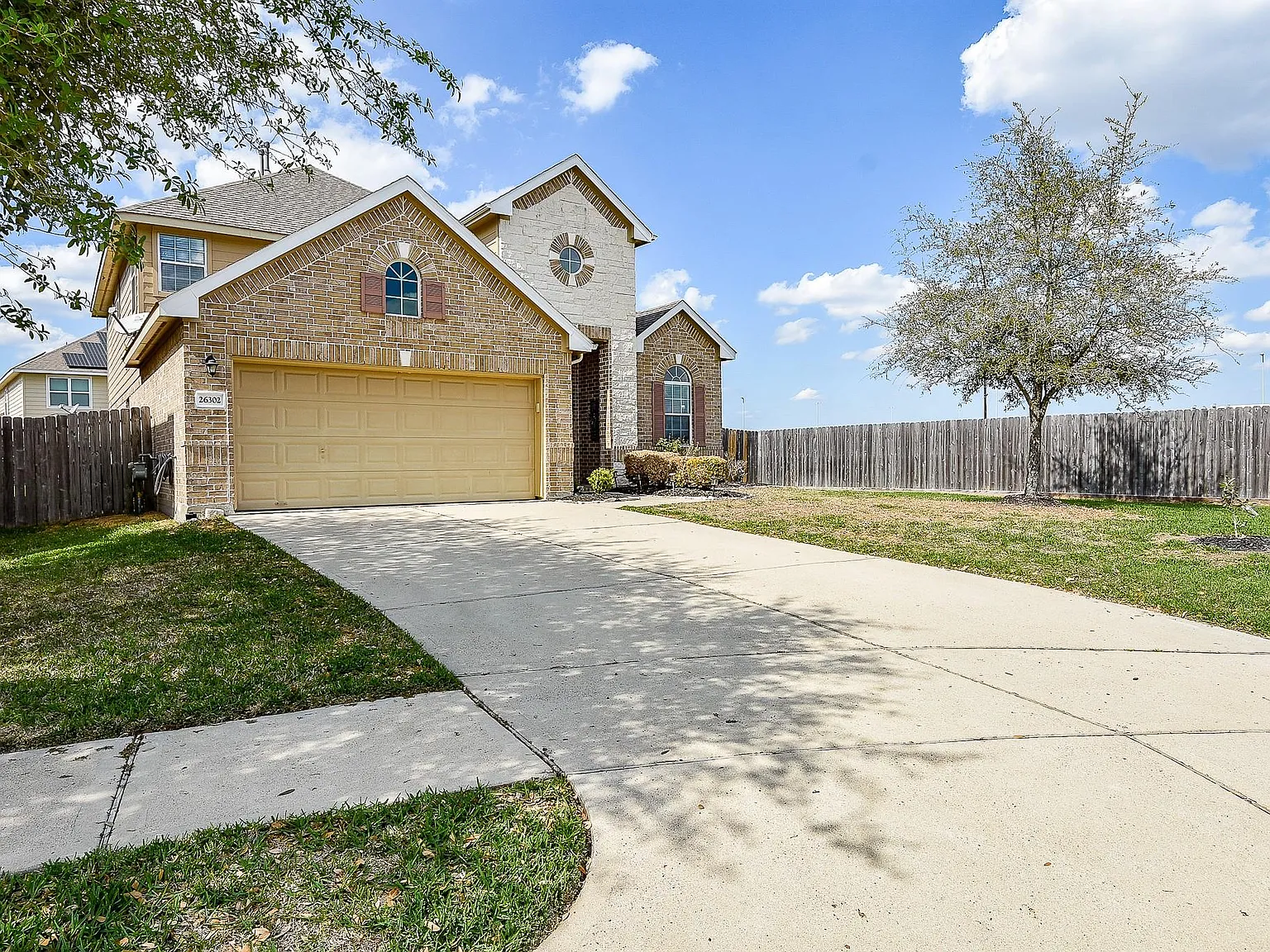 4 bed, 3.5 bath, 2918 sqft, $2,700 — Photo 2