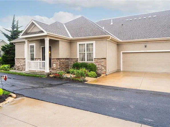 2250 Lake Pointe Dr #902, Lawrence, KS 66047