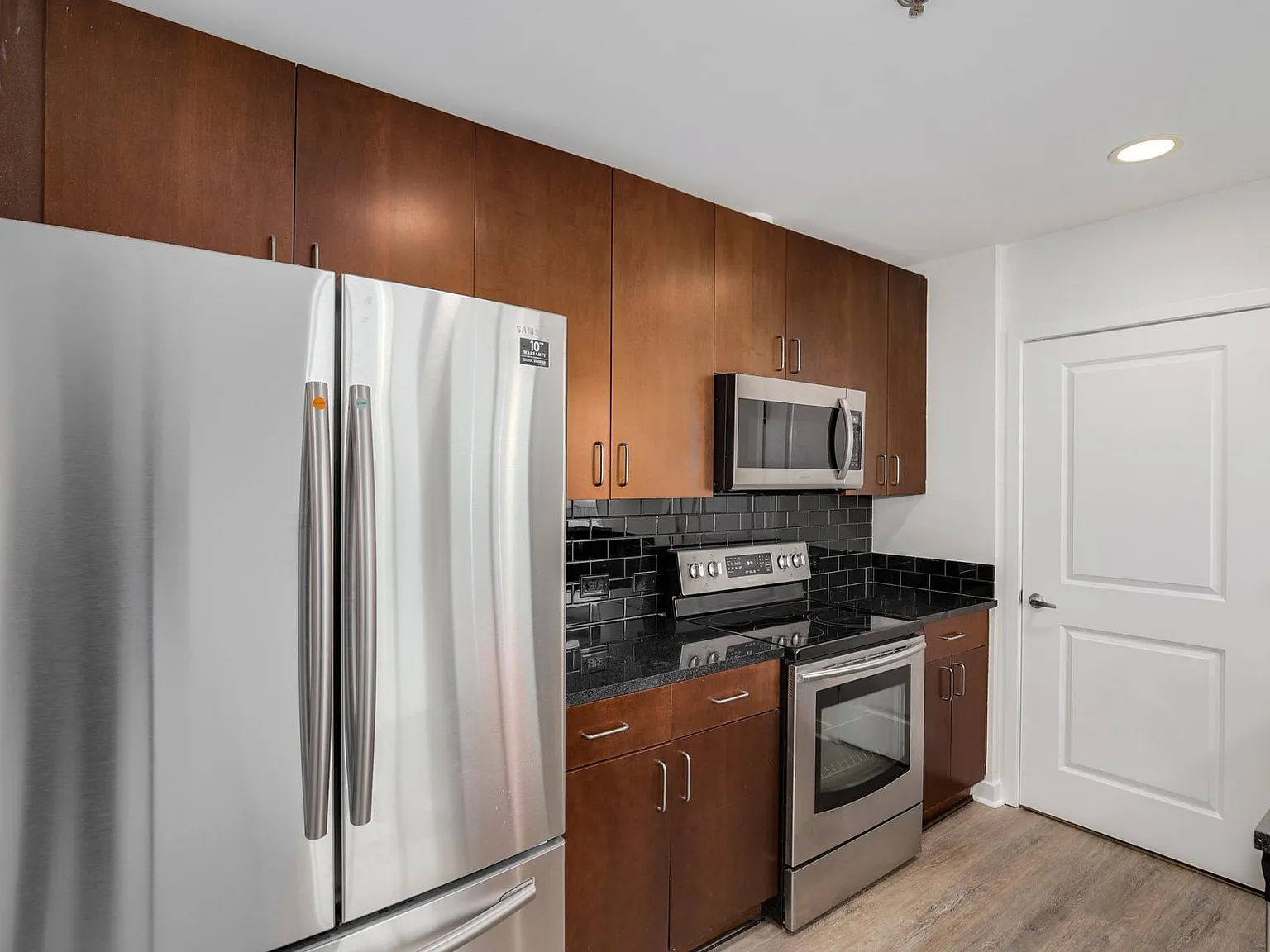 2 bed, 1045 sqft, $2,500 — Photo 3