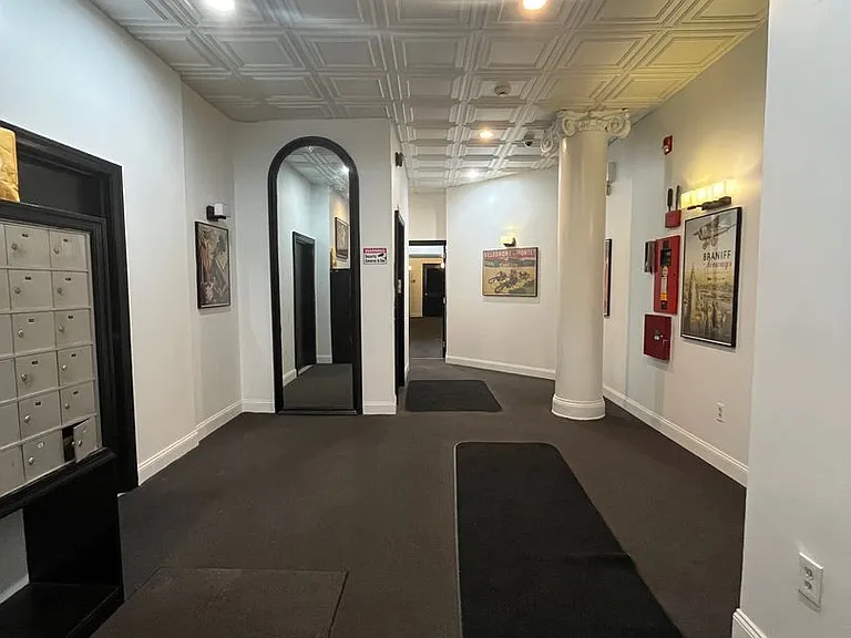 Morris Apartments — Photo 20