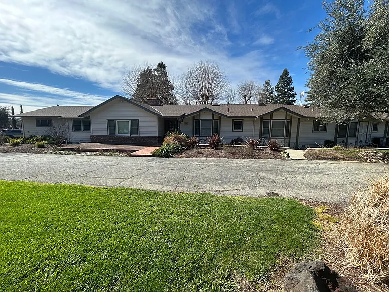 1665 Chris Ln — Photo 2
