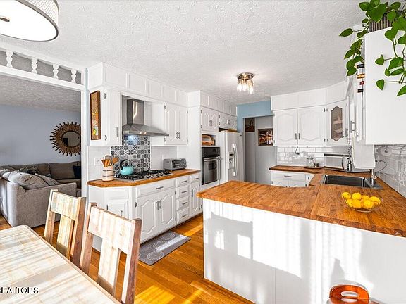 2nd image of 328 Browncrest Rd
