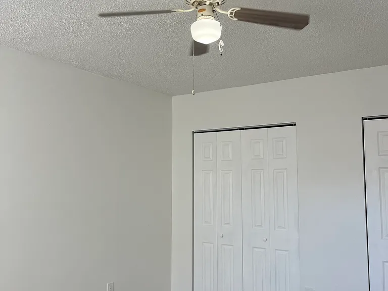 142 SW 18th Ave #10 — Photo 6