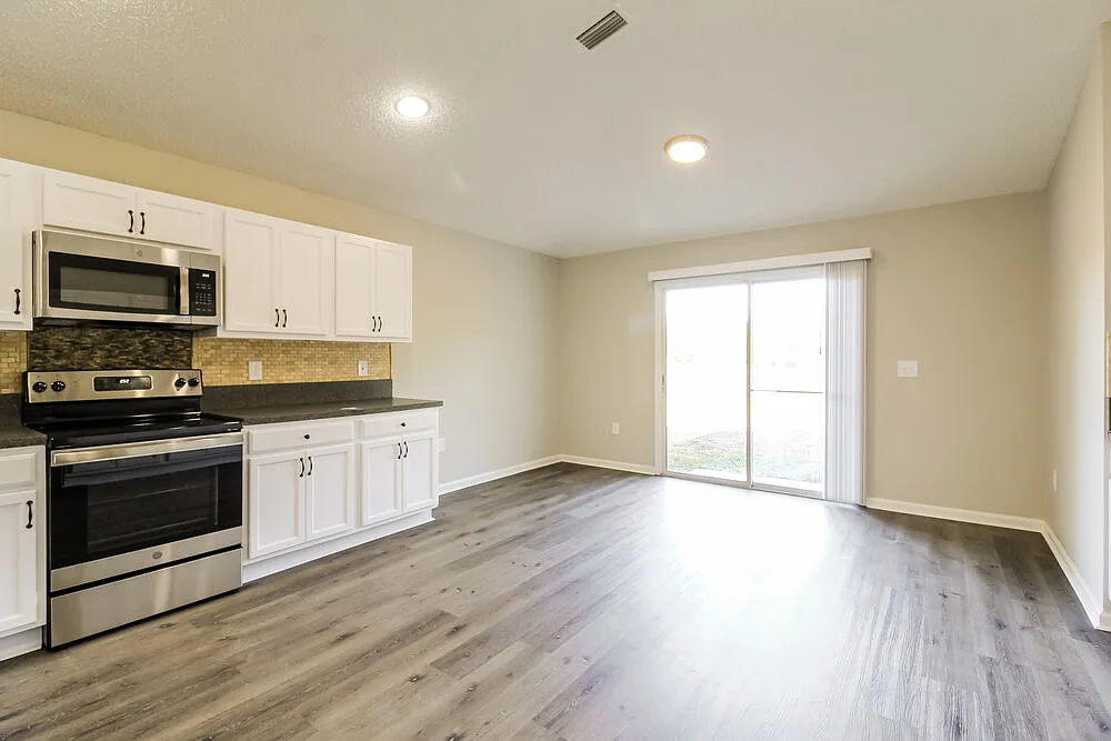 3 bed, 2.0 bath, 1855 sqft, $2,165 — Photo 4