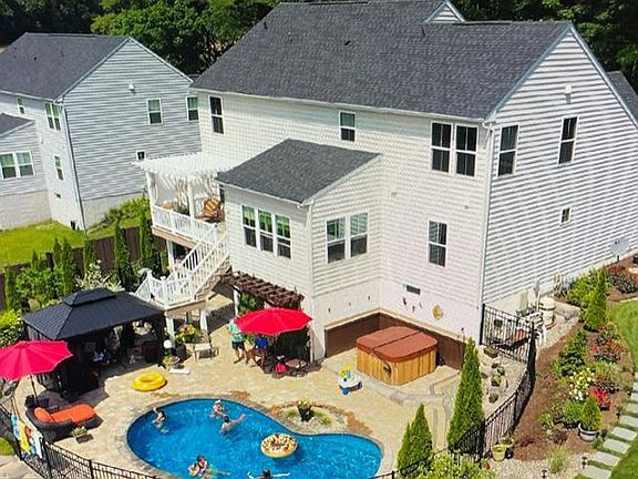 5th image of 57 Hunt Run Dr