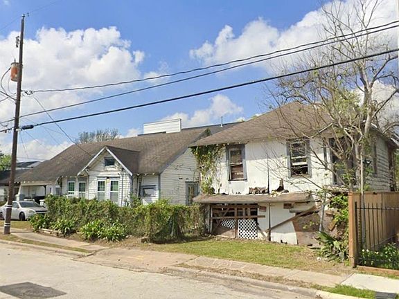 5th image of 3035 Dennis St