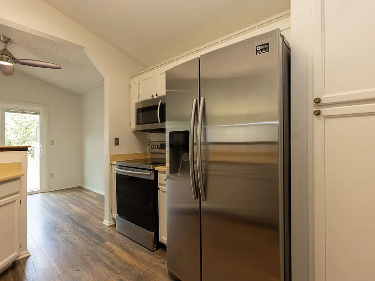 1610 Ervine Ave — Photo 14