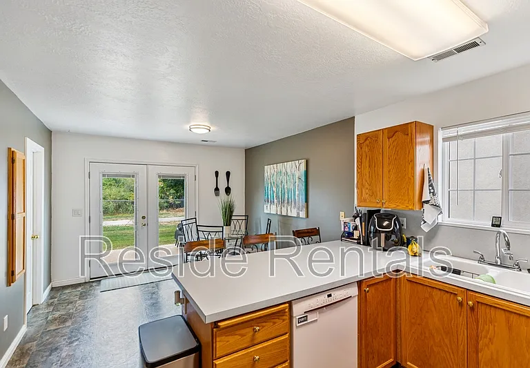 1637 Talon Dr #1 — Photo 4