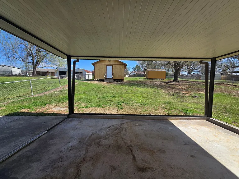 112 Thomas Blvd — Photo 37
