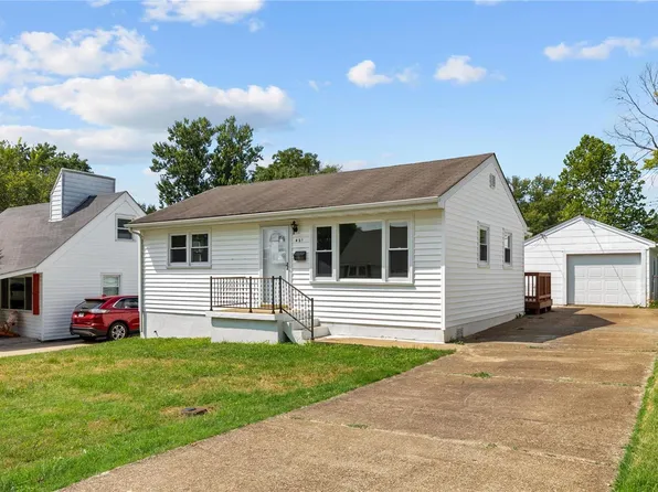 421 Chamberlin Dr, Ballwin, MO 63021