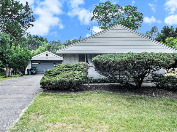 4857 Sundale Dr, Clarkston, MI 48346