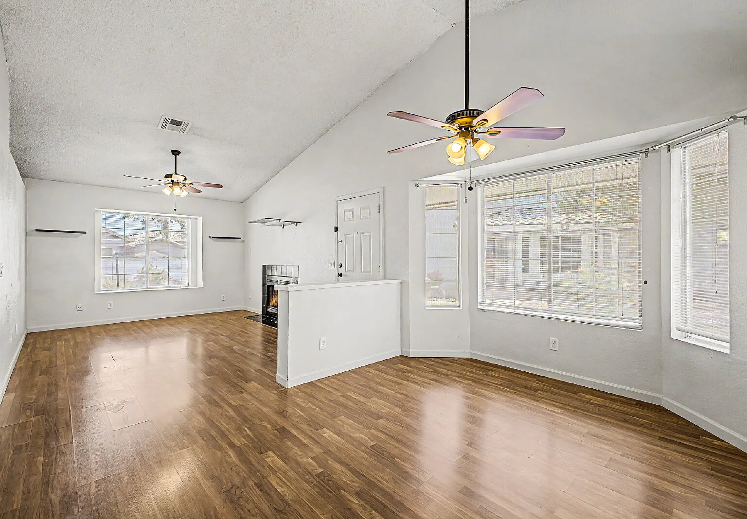 2 bed, 2.0 bath, 958 sqft, $1,895 — Photo 4