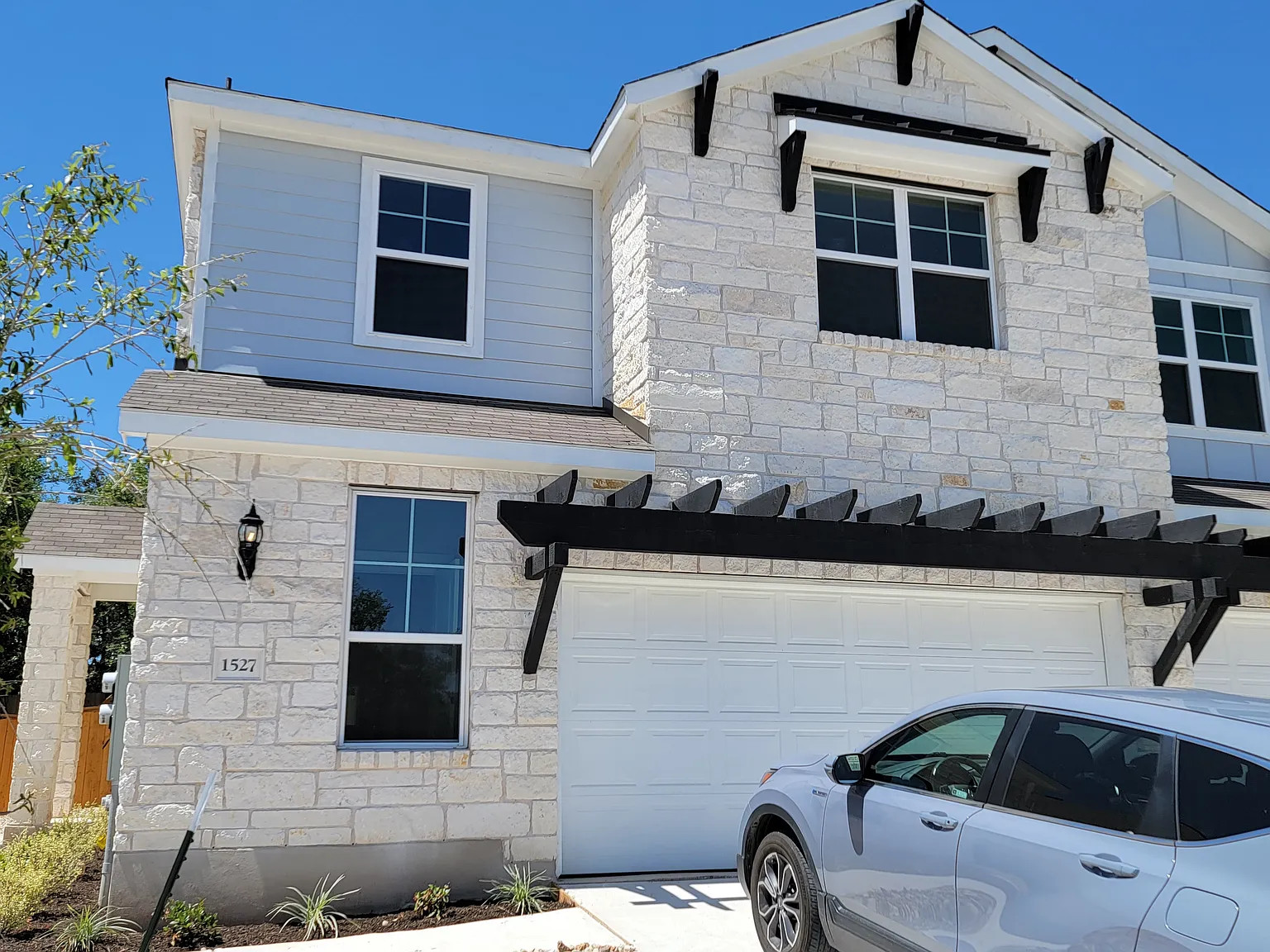 4 bed, 2.5 bath, 2140 sqft, $2,100 — Photo 1