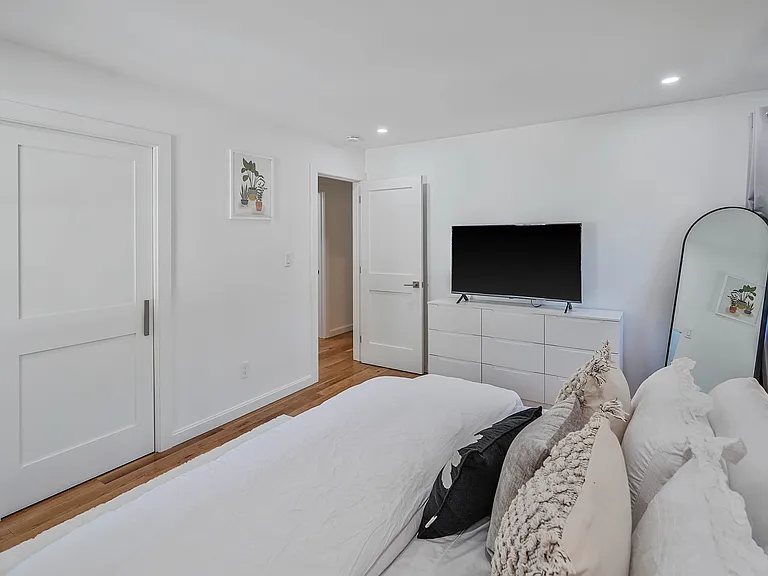 35 Moriches Ave — Photo 10