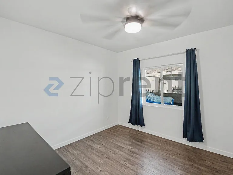 1659 E 61st St — Photo 18