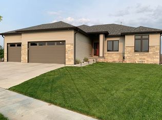 6670 Grays Peak Ct, Lincoln, NE 68521