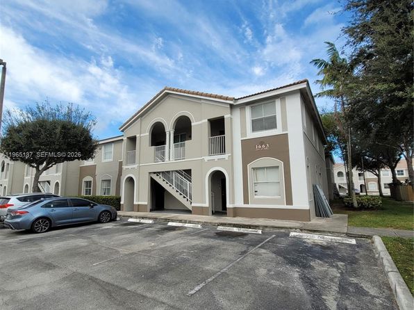 1663 SE 27th Dr Unit 209