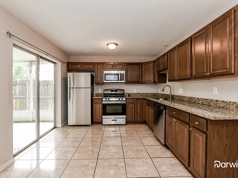 1237 S Park Ave — Photo 3