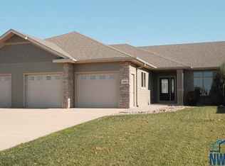 2318 Riviera Rd, Sioux Center, IA 51250