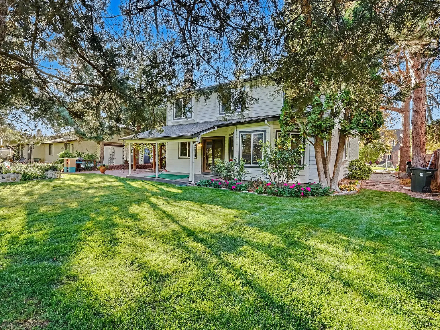 3 bed, 2.5 bath, 1936 sqft, $2,495 — Photo 3