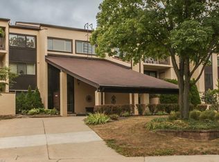 186 Court Dr APT 305, Fairlawn, OH 44333
