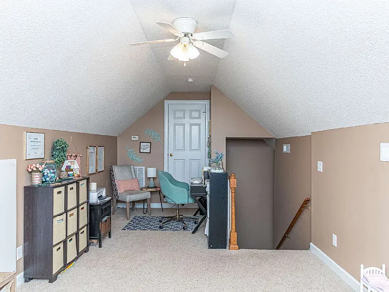 200 Ashworth Dr — Photo 17
