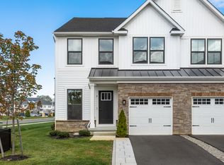 2 Rosemary Way, Mount Laurel, NJ 08054