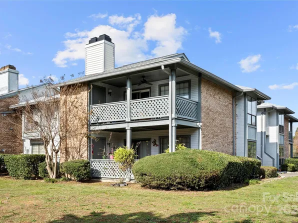 5863 Harris Grove Ln, Charlotte, NC 28212